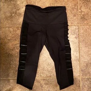 Lululemon black breezy crop capris